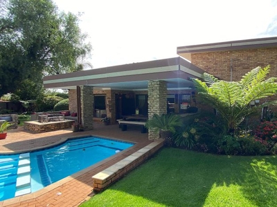 4 Bedroom house for sale in Carletonville Central