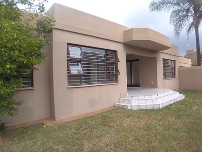 4 Bedroom townhouse - freehold to rent in Fourways, Sandton