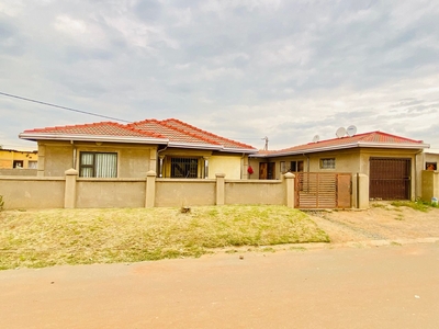 2 Bedroom Freehold For Sale in Chief A. Luthuli Park