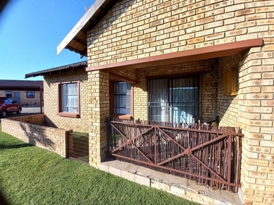 2 Bedroom Townhouse To Let in Riversdale