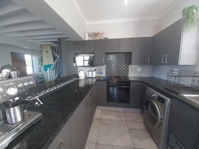 3 Bedroom House To Let in St Francis Bay Village