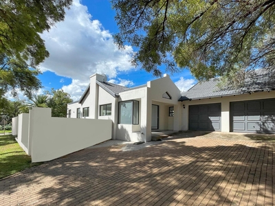 Renovated Family Home in Excellent Estate
