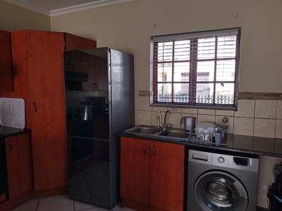 2 bedroom house to rent in Sinoville