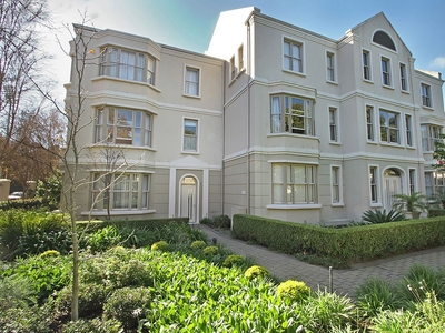 4 Bedroom Apartment For Sale in Newlands