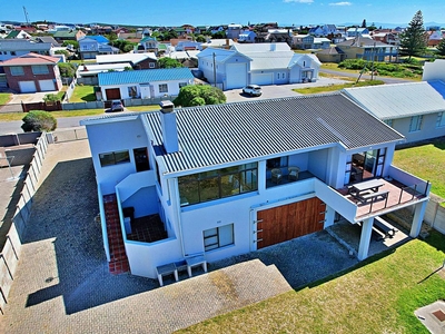 6 Bedroom House Sold in Struisbaai