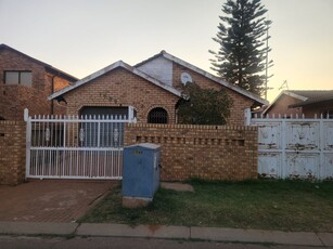 3 Bedroom House To Let in Protea North