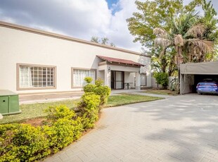 4 Bedroom Sectional Title For Sale in Oos Einde
