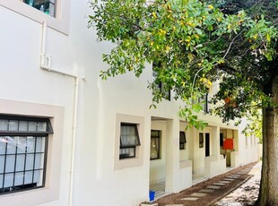 Bachelor Apartment to rent in Rondebosch, Cape Town