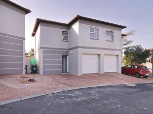 Townhouse For Sale in Brackenfell South