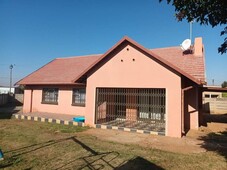 3 bed house in stilfontein