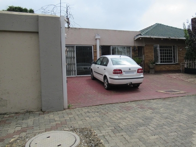 FNB Repossessed 5 Bedroom House for Sale in Dawnview - MR338