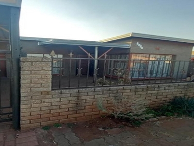 FNB Repossessed Eviction 3 Bedroom House for Sale in Vosloor