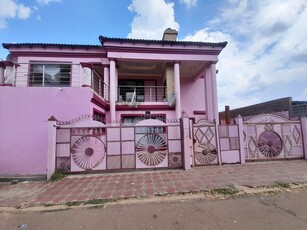 12 Bedroom House For Sale in Lotus Gardens
