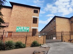 3 Bedroom Apartment To Let in Rustenburg Central