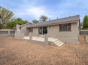 4 Bedroom House To Let in Ruimsig - 542B2 Hole-In-One Avenue
