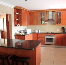 4 bedroom house to rent in Greenstone Hill