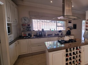 4 bedroom townhouse to rent in Kloof