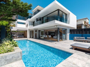 Amara Villa - Designer villa with stunning views and solar power