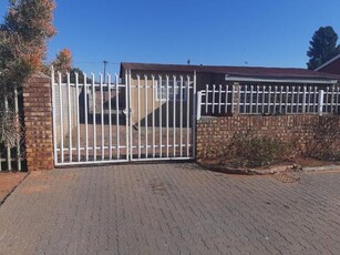 HOUSE TO RENT IN SQUARE HILL PARK (KIMBERLEY)