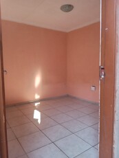 Stunning Outside Room Protea Glen ext 11 SOWETO