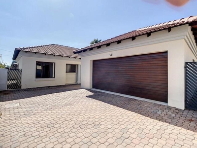 House For Sale In Green Acres Estate, Pretoria