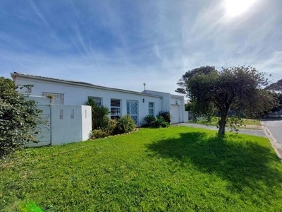 House For Rent In Gordons Bay Central, Gordons Bay