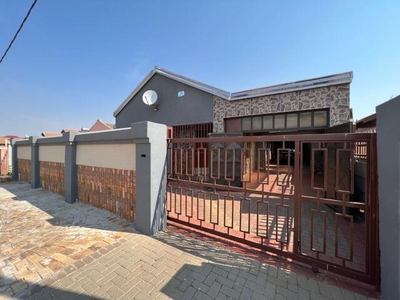 House For Sale In Ennerdale, Johannesburg
