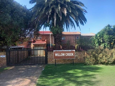 Townhouse For Rent In Illiondale, Edenvale