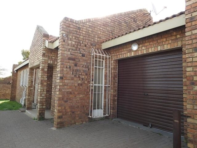 Townhouse For Sale In Witbank Ext 16, Witbank