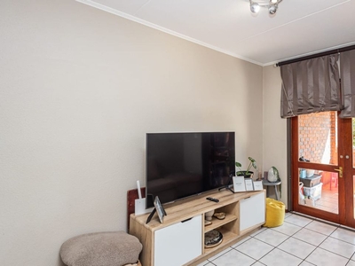 2 Bedroom Sectional Title For Sale in Dowerglen