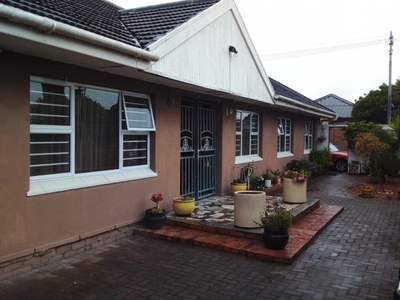 4 Bedroom House For Sale In Lansdowne