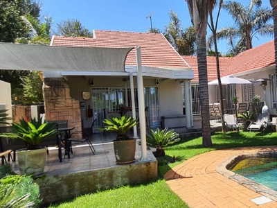 3 Bedroom Freehold For Sale in Highway Gardens