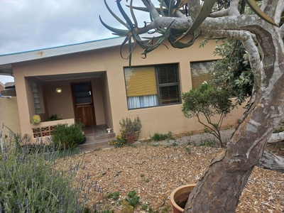 3 Bedroom House To Let in Yzerfontein
