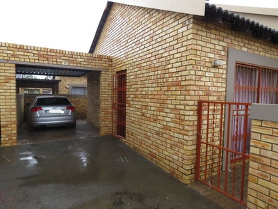 3 Bedroom Sectional Title For Sale in Greenhills