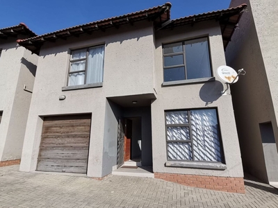 3 Bedroom Townhouse To Let in Secunda