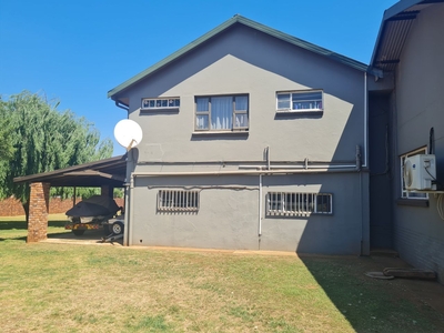 4 Bedroom Freehold For Sale in Elandsfontein SH