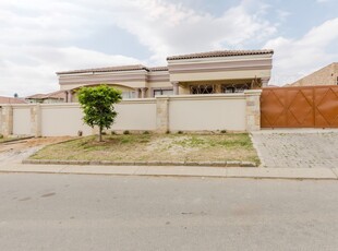 House For Sale in Cosmo City, Roodepoort