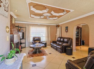 House For Sale in Fleurhof, Roodepoort