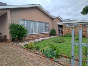 House For Sale in Goodwood Central, Goodwood