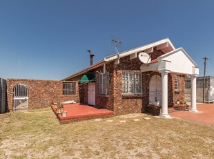 House For Sale in Lansdowne