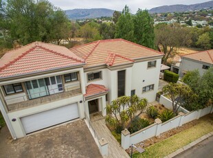 House For Sale in Ruimsig Country Estate, Roodepoort