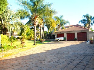 House For Sale in Ruimsig, Roodepoort