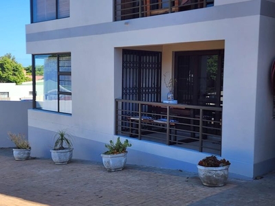 3 Bedroom Apartment Sold in Ferreira Town