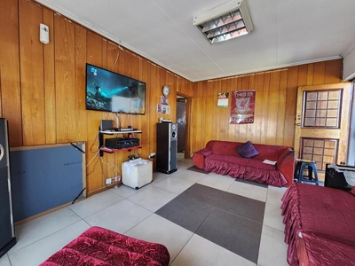 Three bedroom home in Nooitgedacht, Matroosfontein.