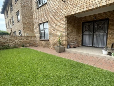 2 Bedroom townhouse - sectional for sale in Honeydew, Roodepoort