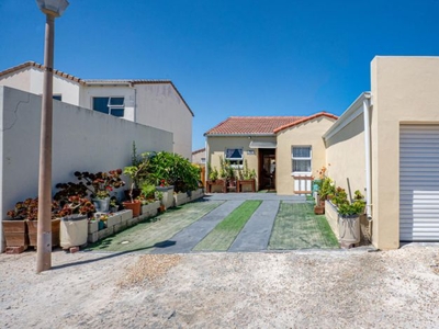 3 Bedroom house for sale in Muizenberg, Cape Town