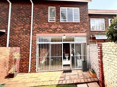 2 Bedroom duplex townhouse - sectional for sale in Garsfontein, Pretoria