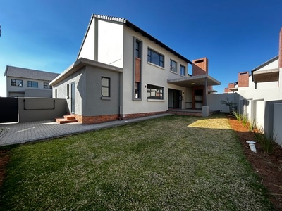 3 Bedroom Townhouse To Let in Woodland Hills Bergendal