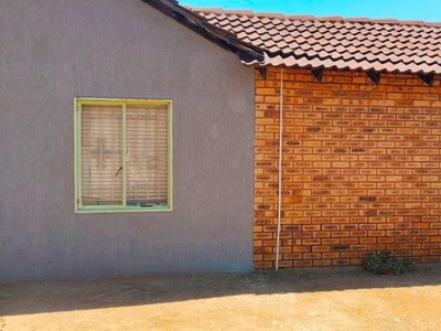 4 Bedroom house to rent in Lenasia Ext 13, Johannesburg