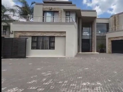 5 bedroon townhouse in EXCLUSIVE HOUGHTON ESTATE